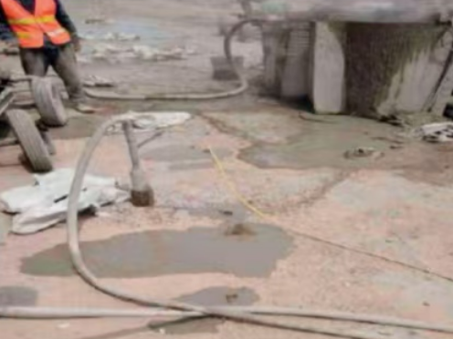 盱眙水泥混凝土路面板底注浆技术 路面脱空注浆整治方案