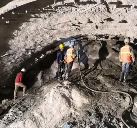 盱眙拱顶带模注浆料的施工流程及注意事项